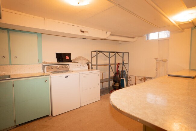 Building Photo - Charming 3 bedroom 1.5 bathroom house in SE Wichita!