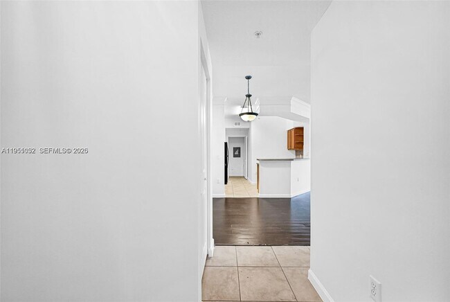 Building Photo - 2101 Myrtlewood Cir E