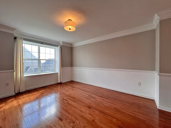 Building Photo - 4170 Bunker Hill Dr N