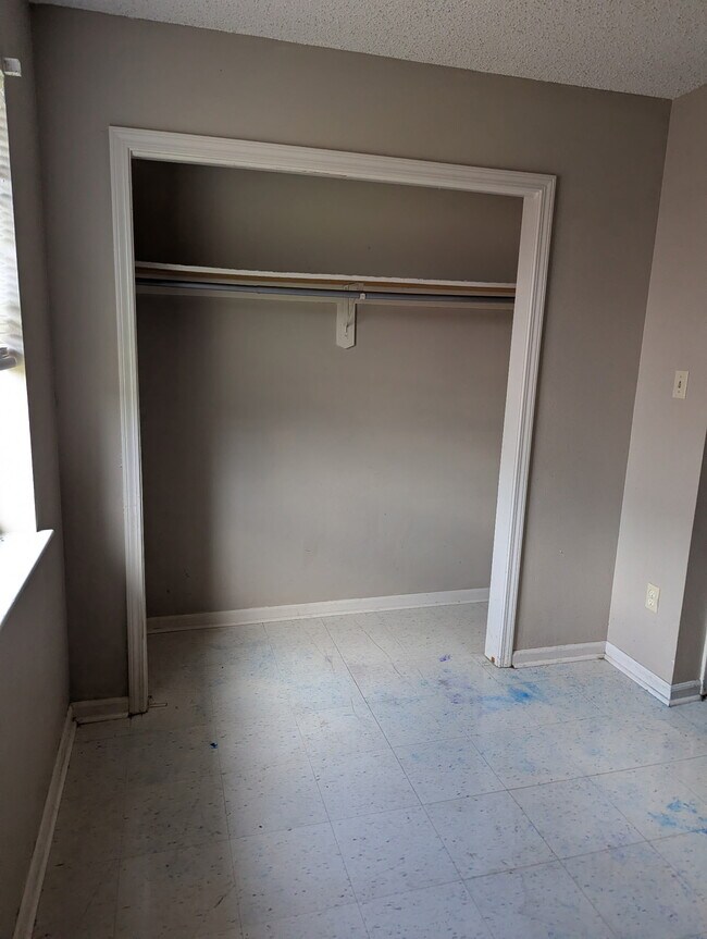 Building Photo - 408 Scotsdale St