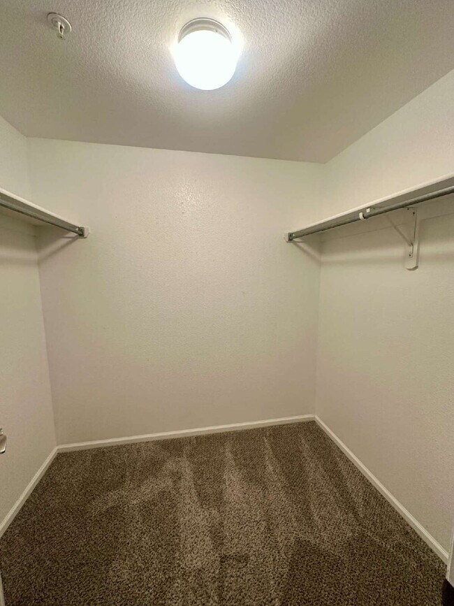 Building Photo - $500 OFF YOUR FIRST MONTHS RENT! Don't Miss This 3BR/ 2BA Condo with 1 car garage @ Creek Side In...