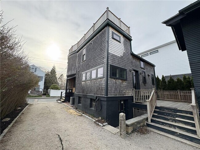 Building Photo - 24 Houston Ave