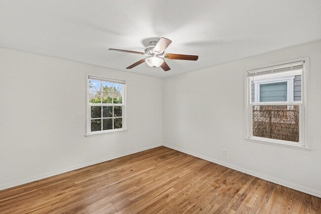 Building Photo - 3bd/1.75ba Seattle Home