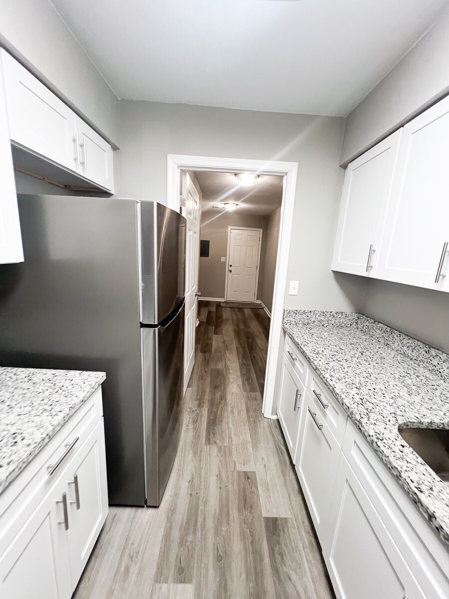 Building Photo - 6021 Camellia Dr