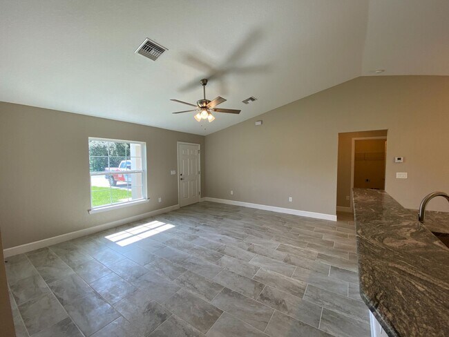 Building Photo - Desirable SW Ocala Neighborhood 3/2/2 **Wo...