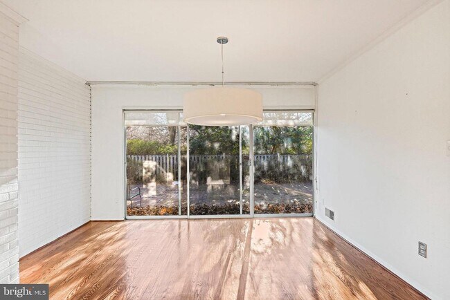 Building Photo - 1126 Ormond Ct