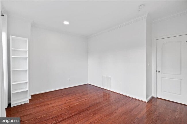 Building Photo - 702 Sentry Square