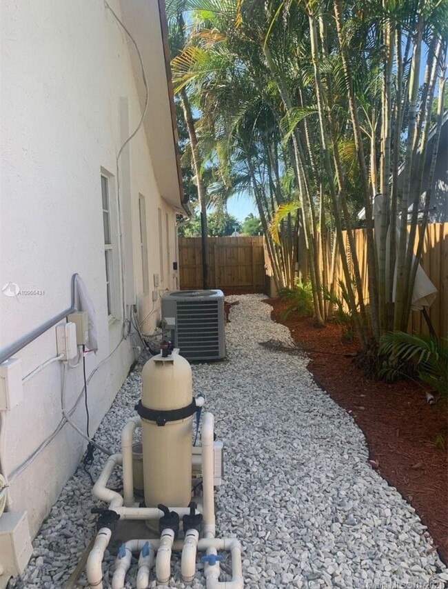Building Photo - 7701 SW 147th Ct
