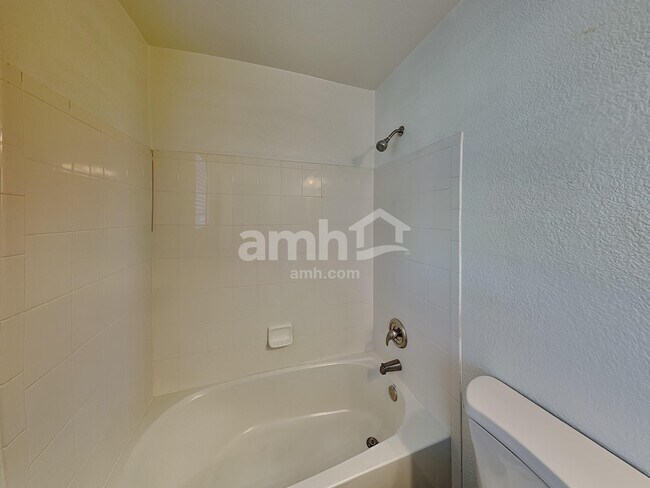 Building Photo - 138 E Calle Del Rondador