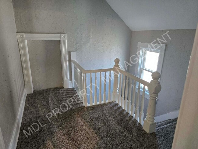 Building Photo - Spacious 3-Bedroom Home