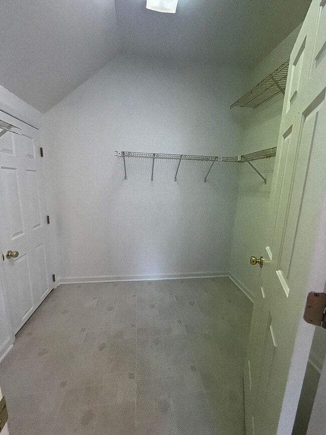 Building Photo - Three Bedroom located in the Ghent Neighborhood