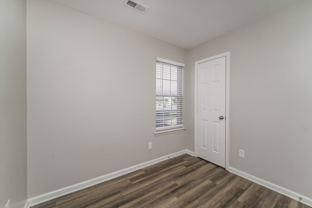 Building Photo - 2733 Fairstone Ave