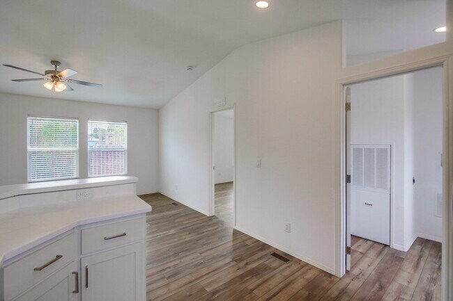 Building Photo - San Diego La Mesa Brand New 3 bed /2 bath ...