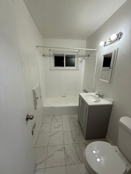 Building Photo - 3210 N 40th St