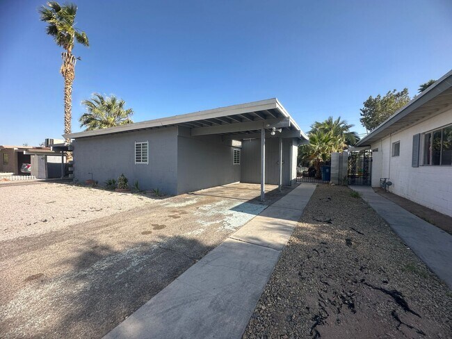 Building Photo - 3 Bedroom Townhouse