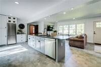 Building Photo - 20 Meadow View Dr