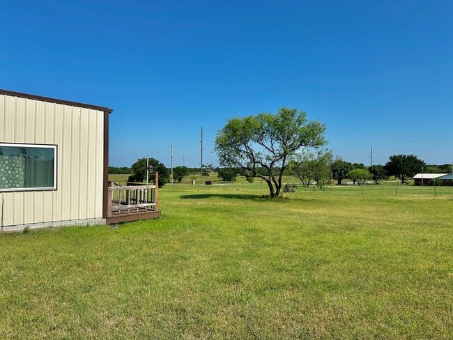 Building Photo - Barndominium in the Country!