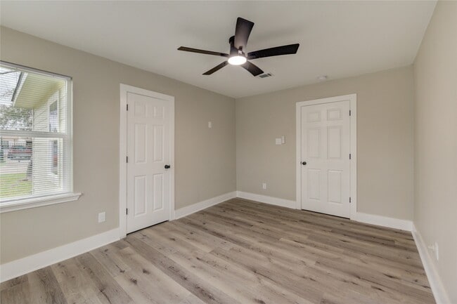 Building Photo - 6603 Narcissus St