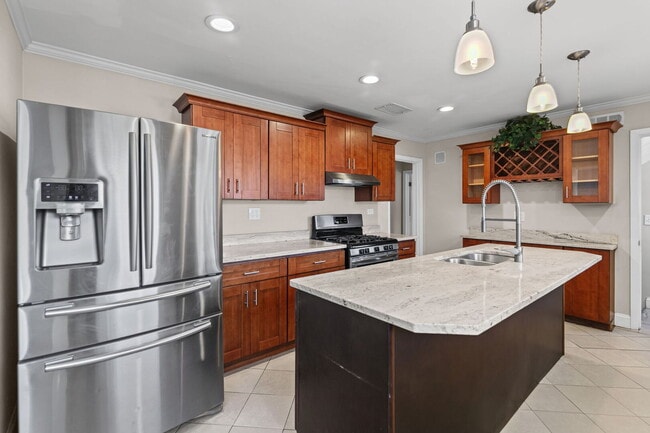 Building Photo - 836 W Everett Rd