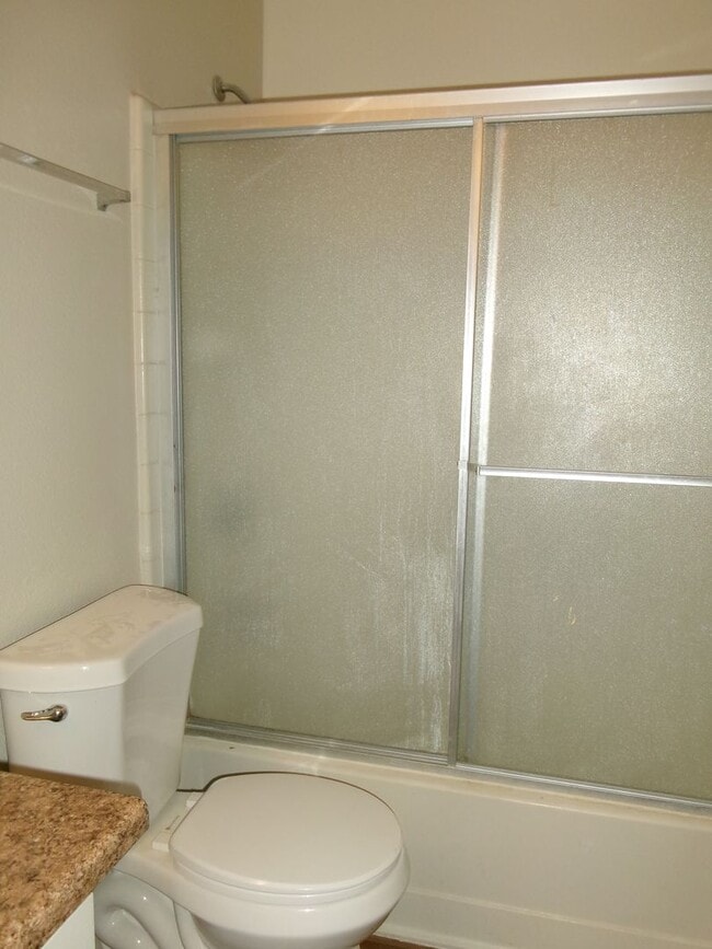Building Photo - UPDATED 3 BEDROOM 2 BATH