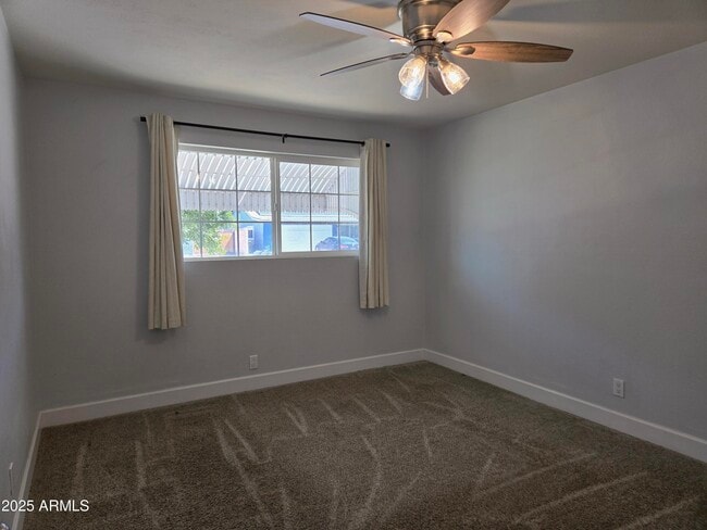 Building Photo - 3039 W Bloomfield Rd