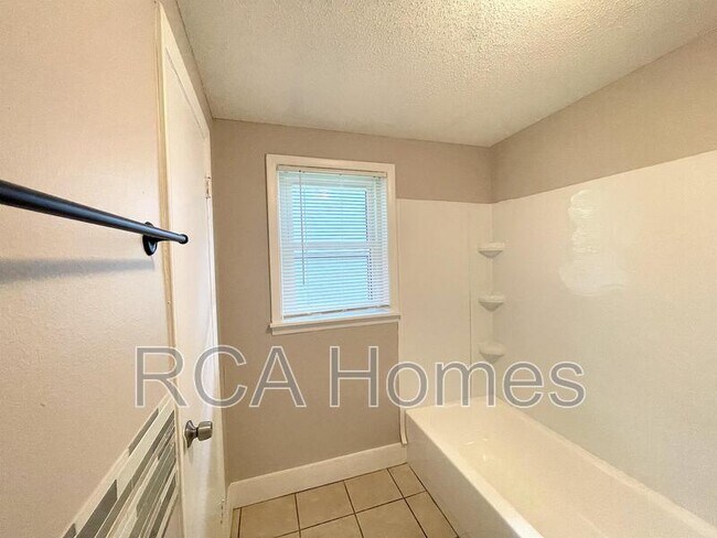 Building Photo - 433 N Bradley Ave