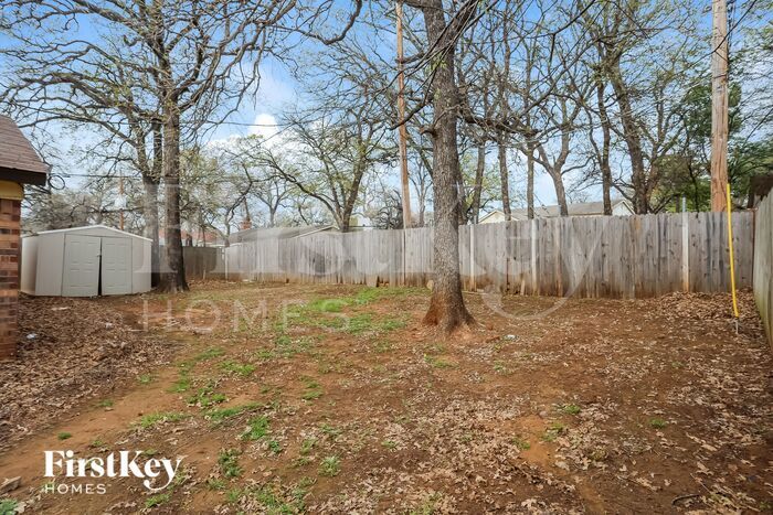 Building Photo - 4817 Crest Dr