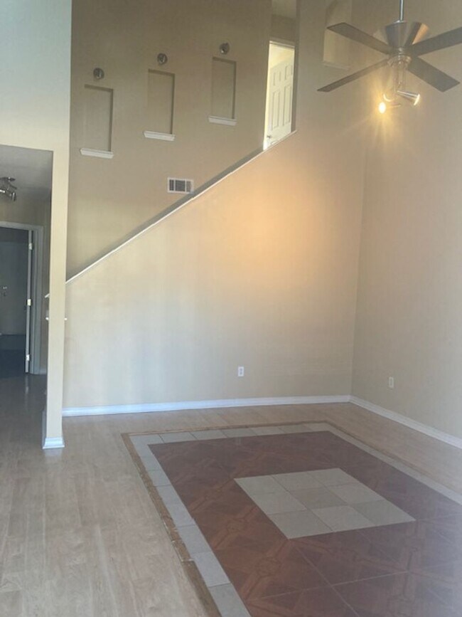 Building Photo - Orange Grove 3 Bedroom