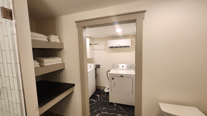 Building Photo - 1704 S Forest Dr