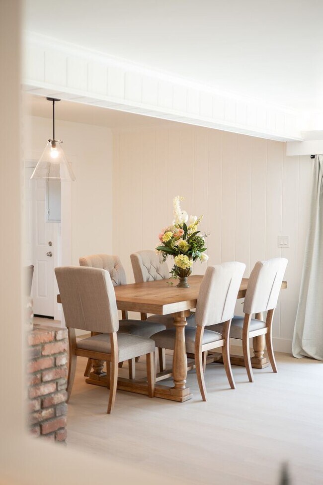 Building Photo - Relaxing 4BR Family Home Near Attractions ...