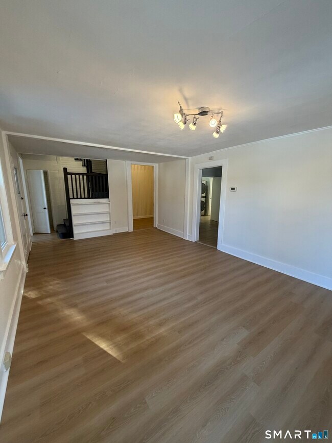 Building Photo - 473 Amity Rd