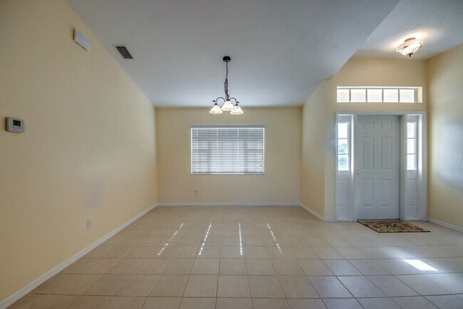 Building Photo - COMING SOON! 3 bedroom 2 bathroom single f...