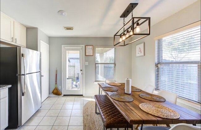 Building Photo - 13131 Dawn Hollow Ln