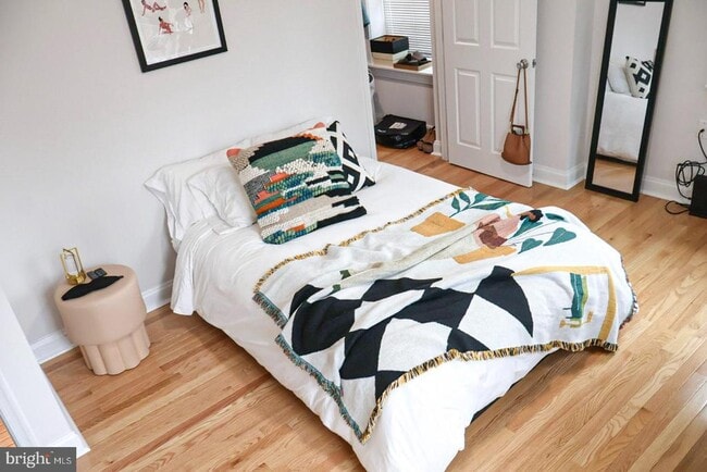 Building Photo - 1734 Bolton St