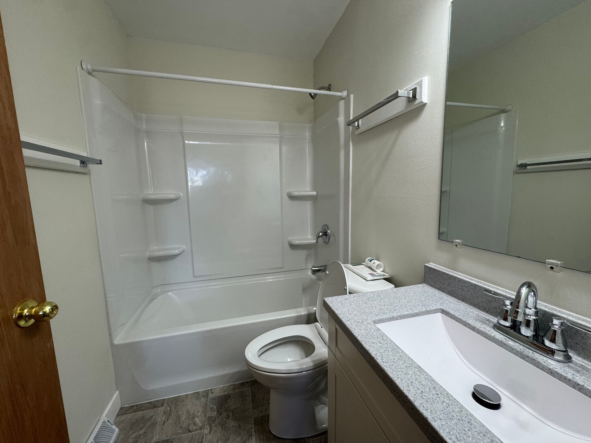 Building Photo - 712 10th St W