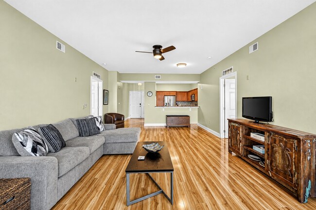 Building Photo - 2801 S Ridgewood Ave