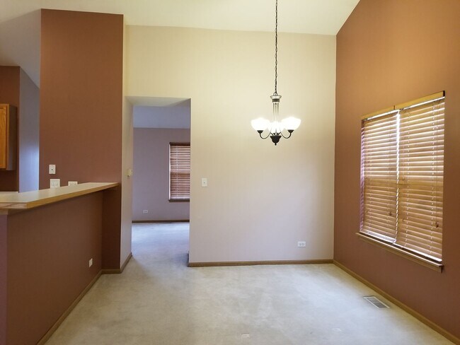 Building Photo - North Naperville Two Bedroom