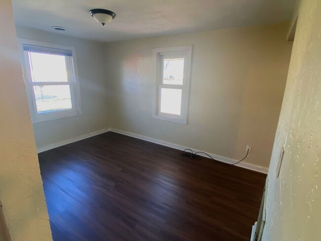 Building Photo - 3 Bedroom 1 Bathroom house