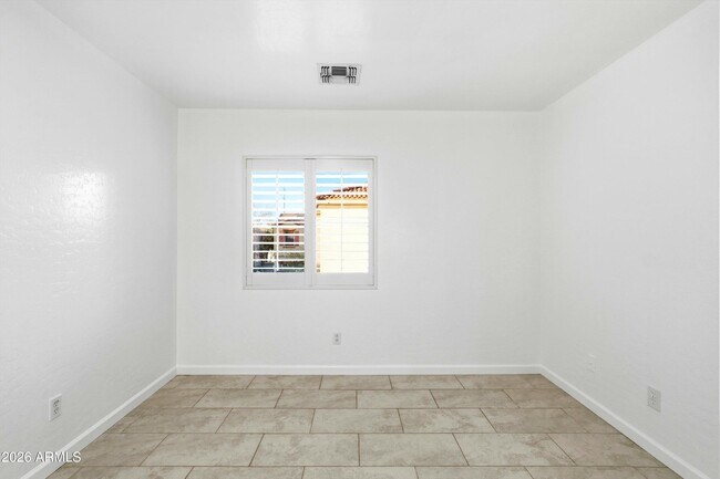 Building Photo - 7527 S 13th Pl