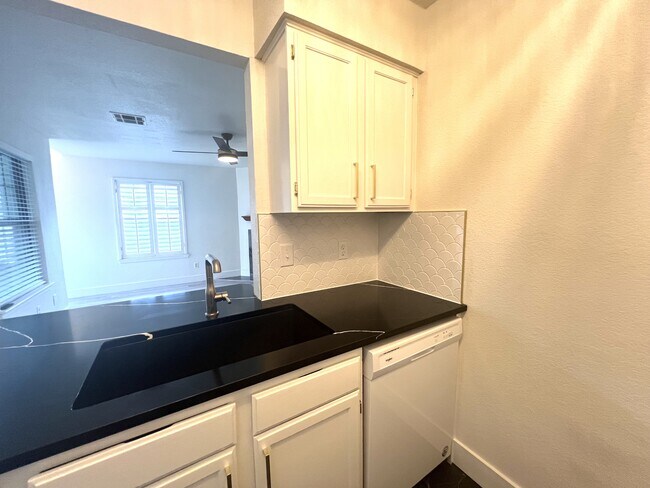 Building Photo - 3000 Chautauqua Ave