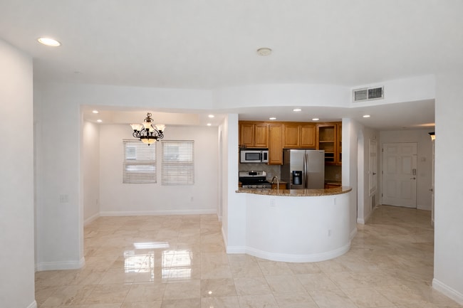 Building Photo - Bright Valley Village Condo for Lease with Balcony & Amenities