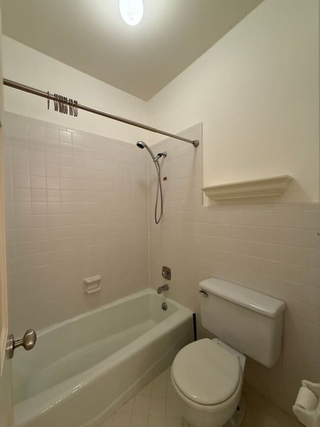 Building Photo - King John Condos