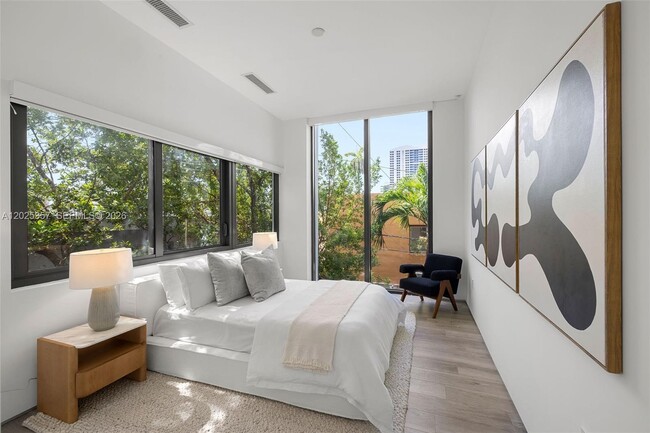 Building Photo - Bay Road, Miami Beach, FL 33139 - 3 BR 3.5 BA townhouse