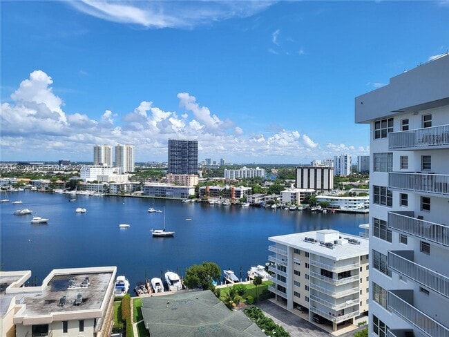 Building Photo - 137 Golden Isles Dr