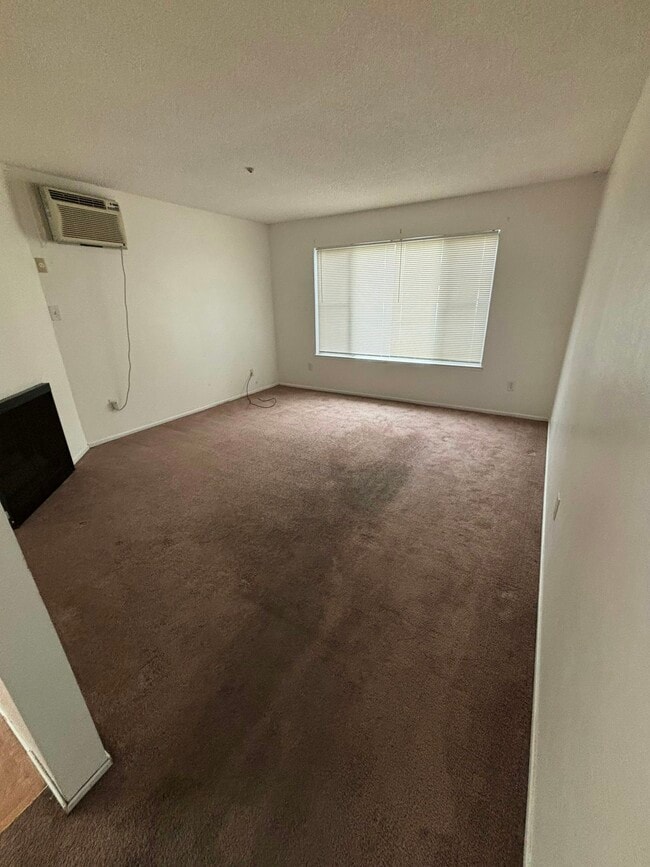 Building Photo - 56 Lark Center Dr