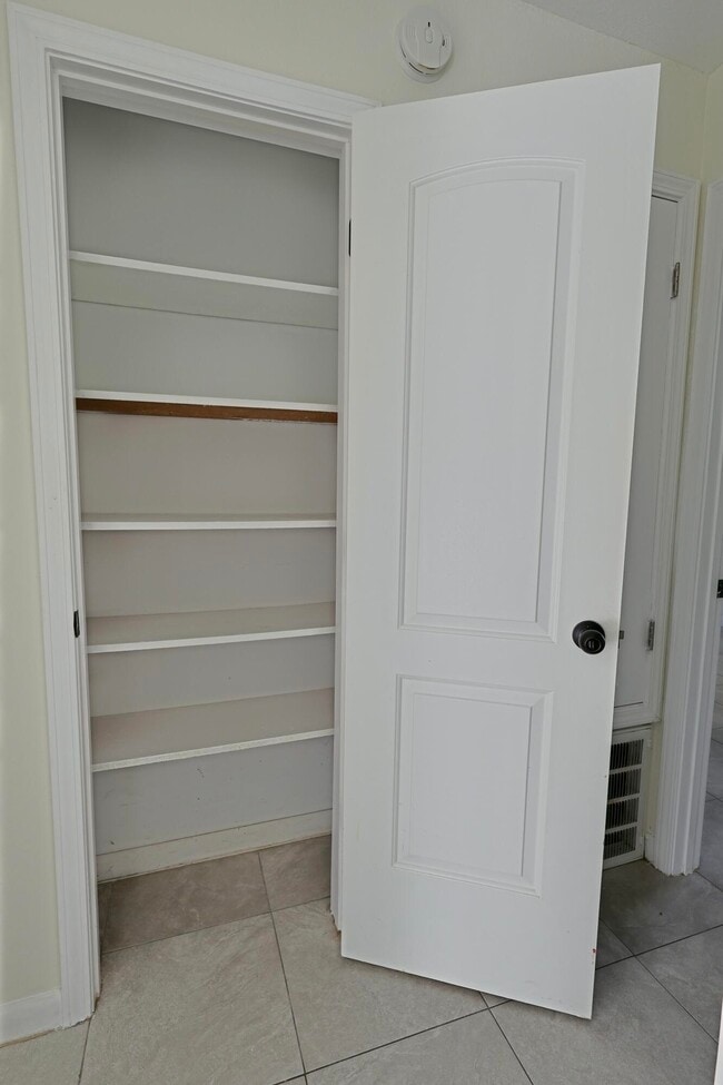 Building Photo - 3408 Green Briar Cir