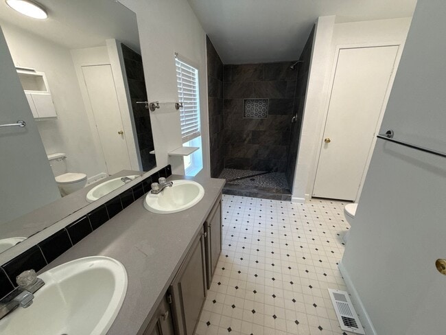 Building Photo - PETS Considered! SW Old Mill Area 4 Bdrm, ...