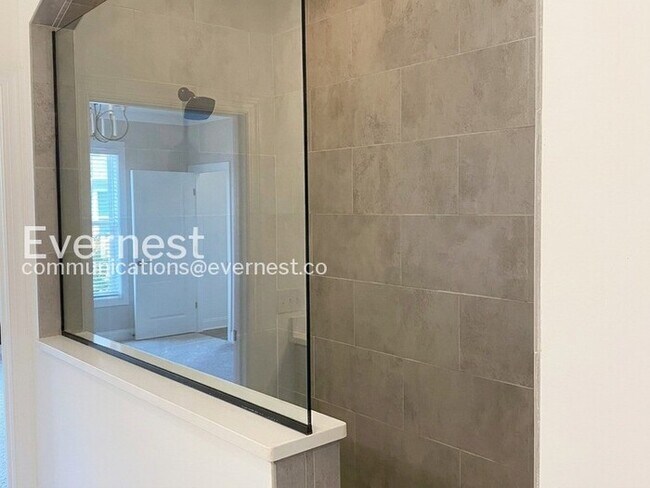 Building Photo - 3-Bed/3-Bath Modern Single Family Home with Attached Garage/Available Soon!