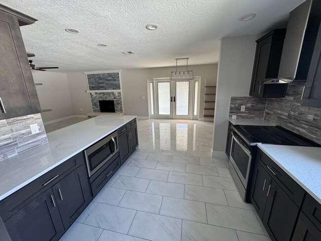 Building Photo - 3102 Shady Pine Ave