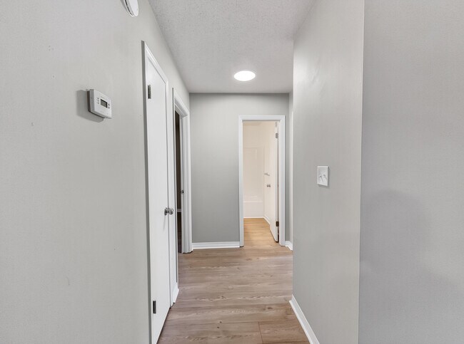 Building Photo - 512 Landview Dr